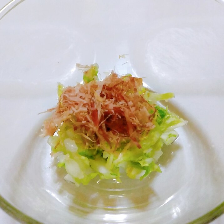 すぐに食べられる昆布とにんにくの効いた白菜の浅漬け